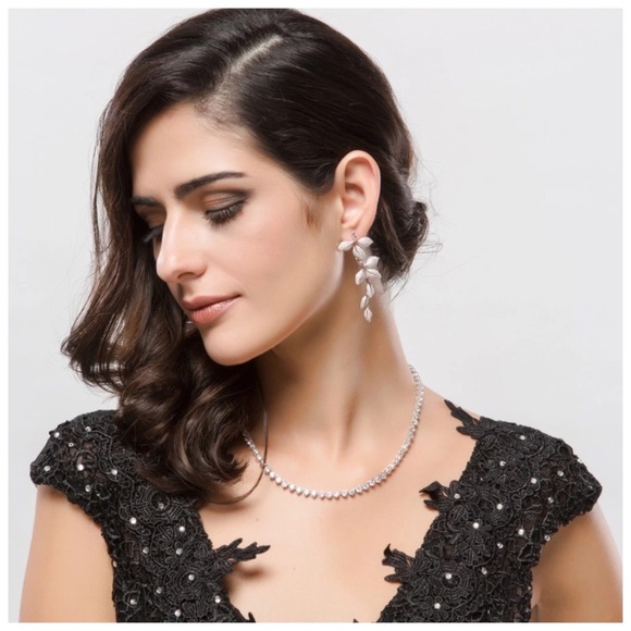 The Mirah Swarovski Crystals Leaf Earrings - Picture 4 of 5